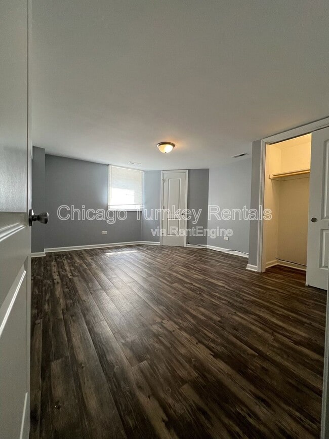 Building Photo - 1006 E 163rd Pl