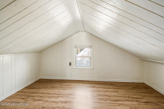 Building Photo - 614 E Brandeis Ave