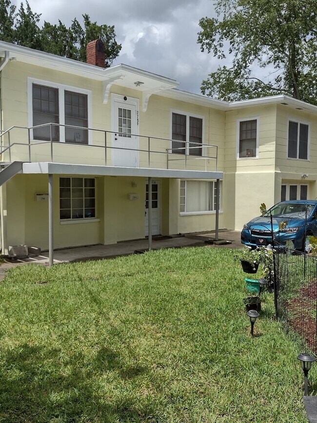 Front Entrance & Parking - 2791 Riverside Ave