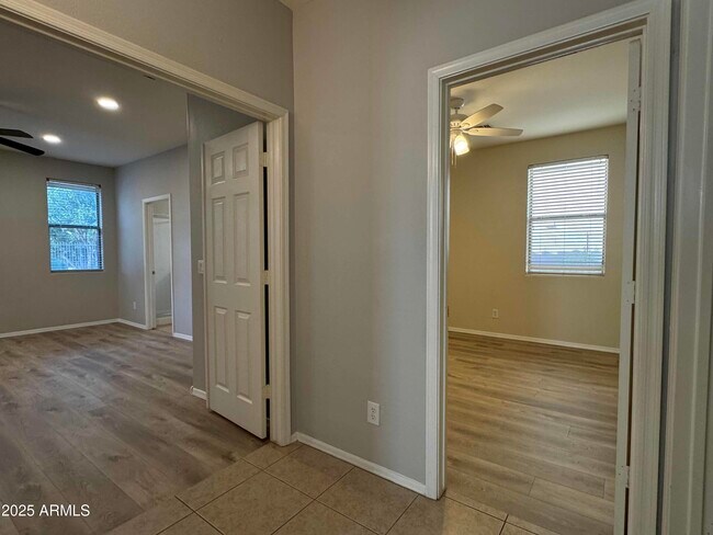Building Photo - 1376 E Mia Ln