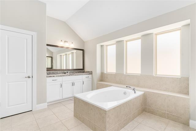 Building Photo - 12261 Hesse Dr