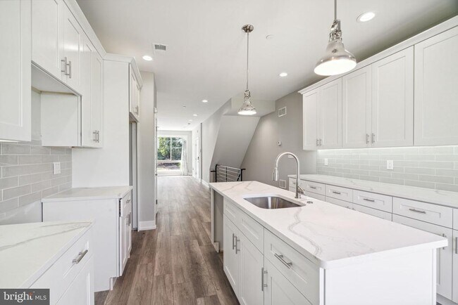 Building Photo - 2429 N 3rd St