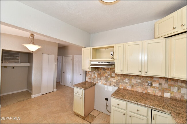 Building Photo - 9143 Matterhorn Dr