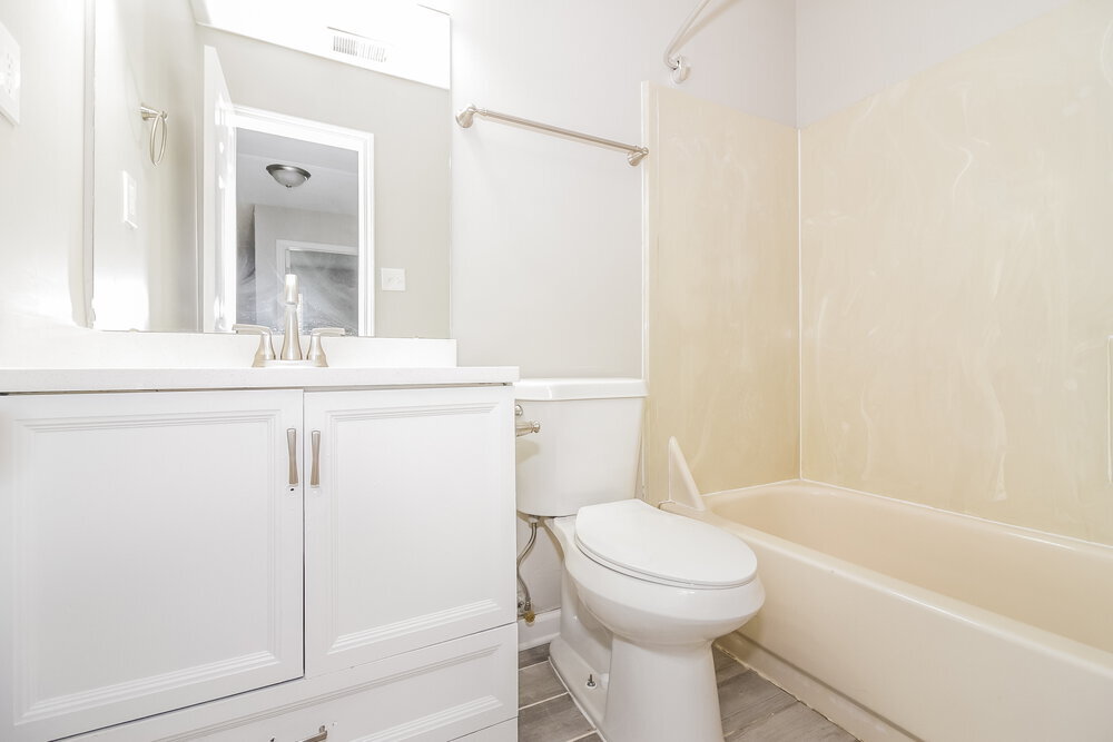 Building Photo - 8685 Rhonda Cir S