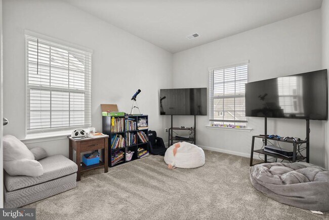 Building Photo - 68 SNOWDROP Dr