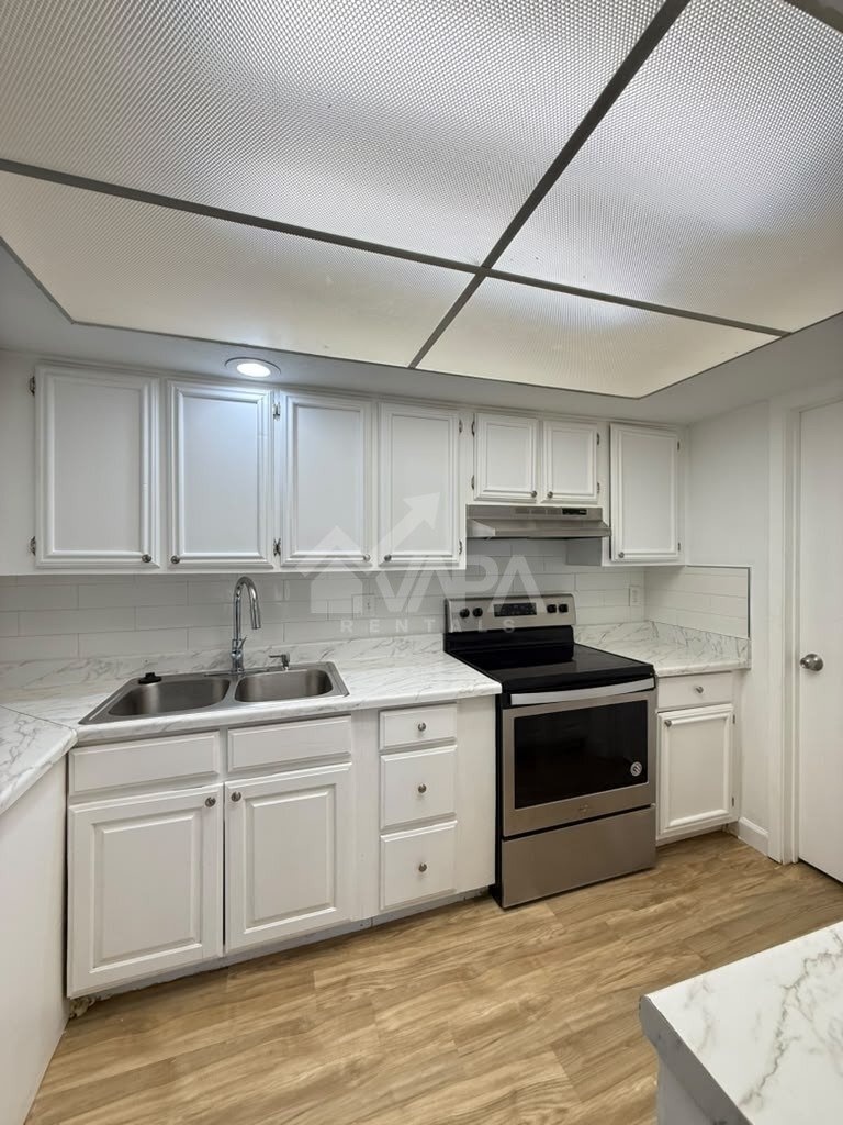 Building Photo - 6707 Cypress Lake Dr