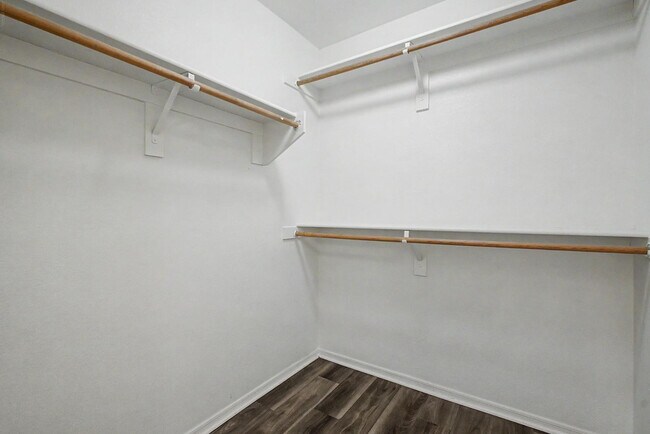 Building Photo - 16489 N Oachs Dr