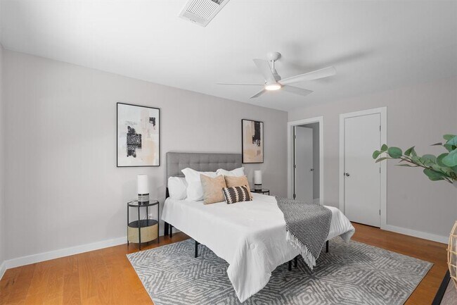 Building Photo - 3400 Santa Fe Dr