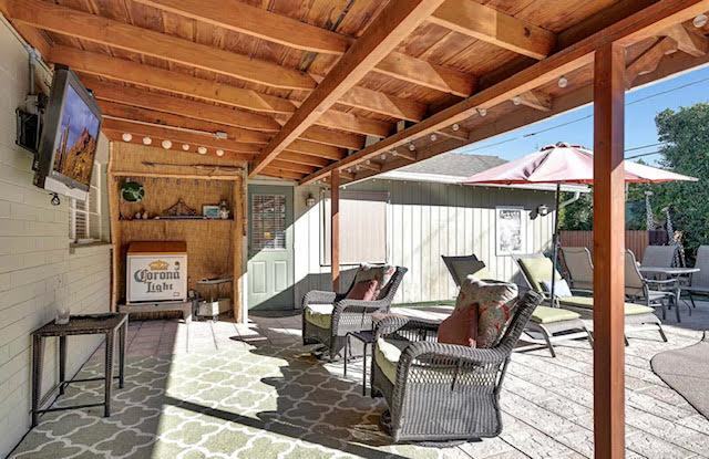 Building Photo - Arcadia Light Furnished Charmer with  Treehouse!!