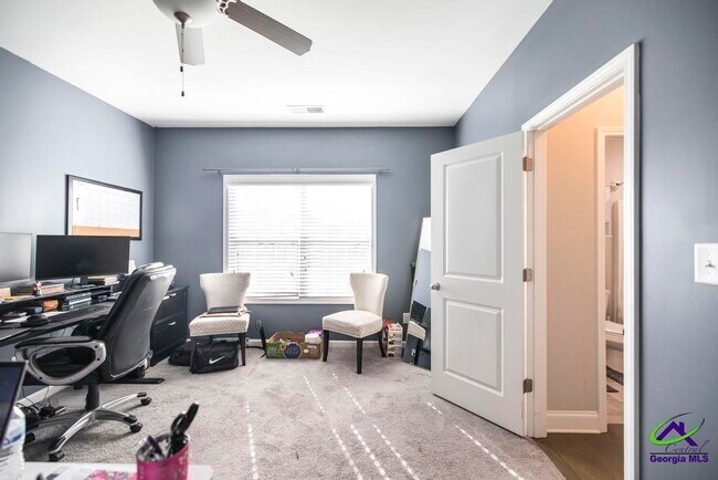 Building Photo - 421 Newport Ave