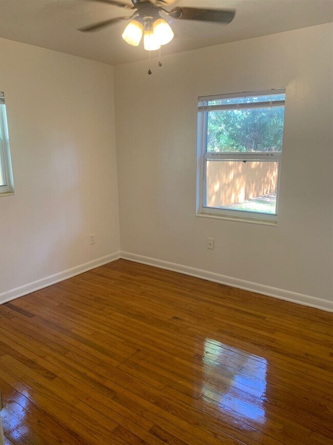 Building Photo - 712 Coble Dr