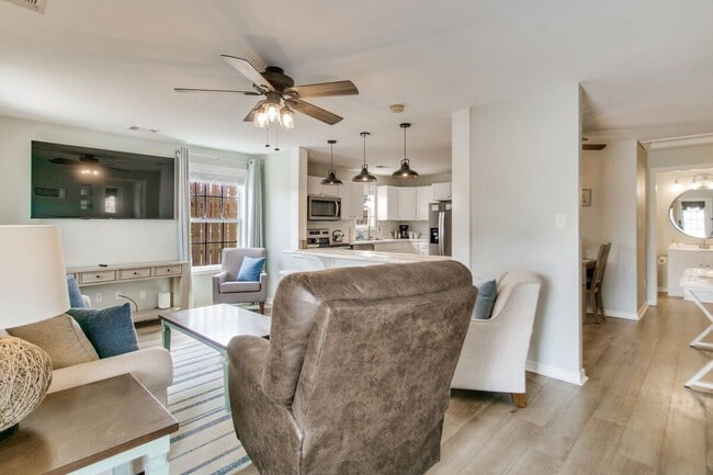 Building Photo - 5499 Medina Rd