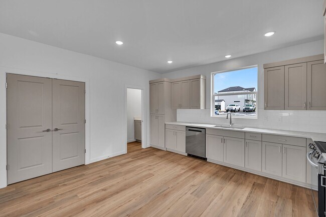Building Photo - Move In Special- Up to 3 Month's Free- New...