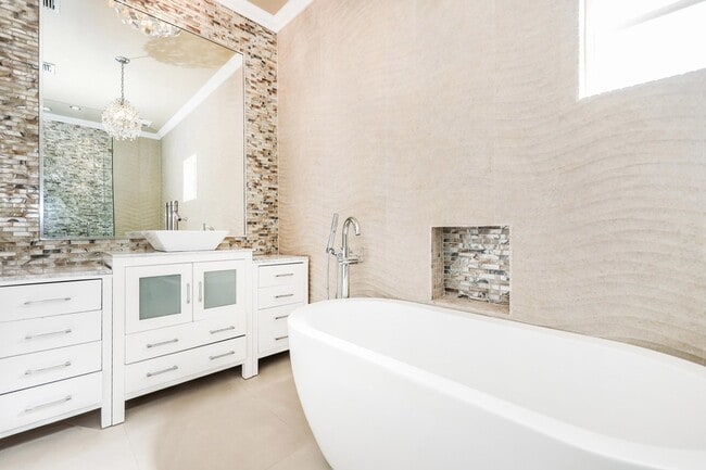 Building Photo - 314 Bordeaux Dr