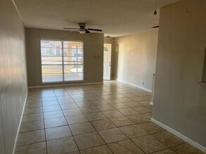 Building Photo - 301 Mary Lou Dr