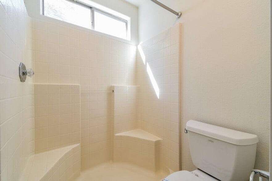 Building Photo - 438 N Opal