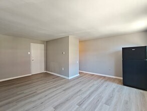 Building Photo - 7131 Marshall Rd
