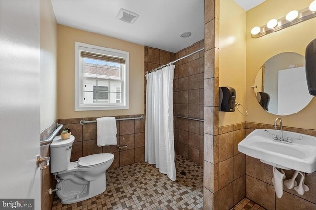 Building Photo - 9201 Rosemont Dr