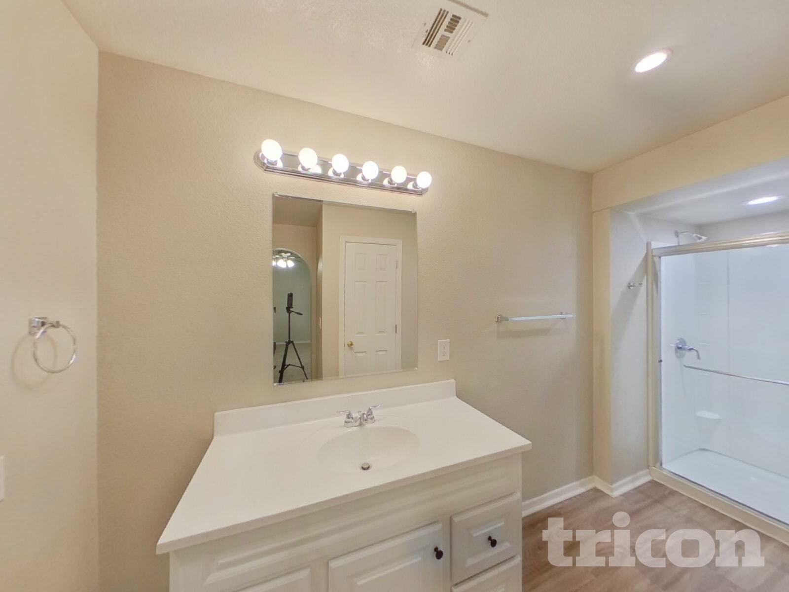 Building Photo - 413 E Merrill Ave