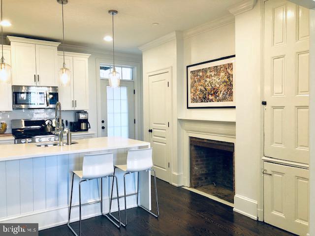 Building Photo - 8 N New St