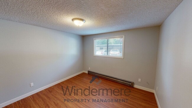 Building Photo - 532 E Alder St