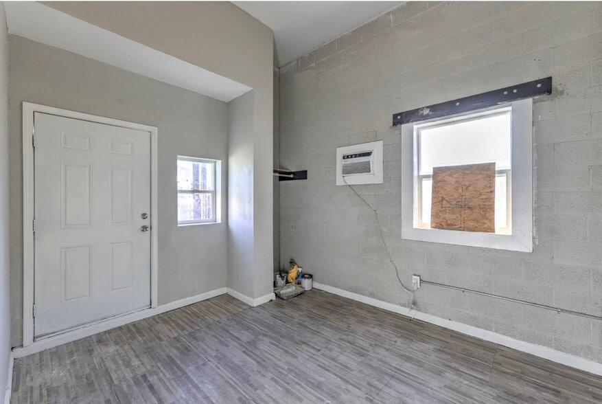 Building Photo - 1305 Palm St