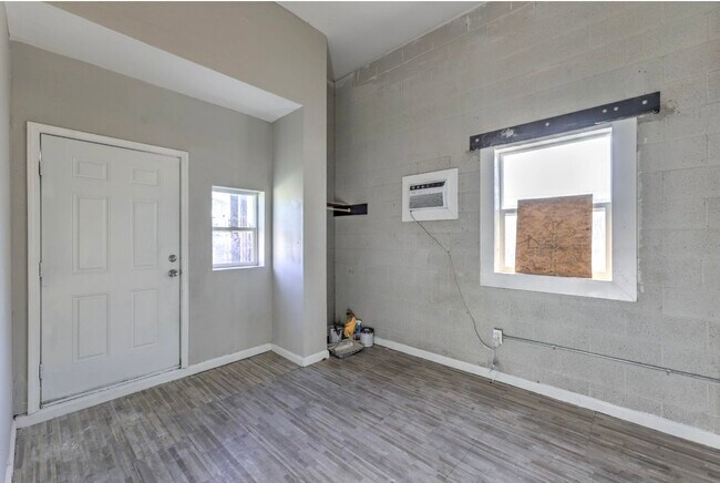 Building Photo - 1305 Palm St