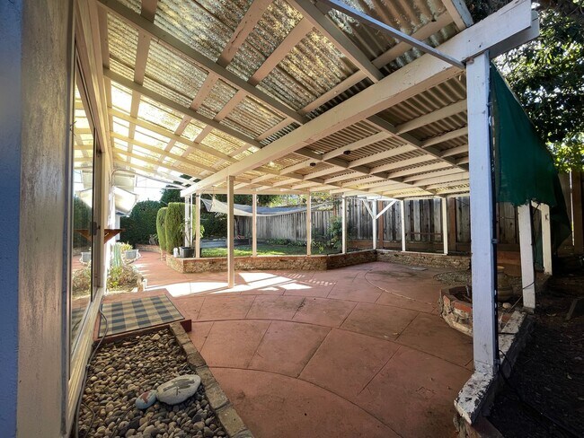 Building Photo - SANTA CLARA - 4 bedroom home with hardwood floors