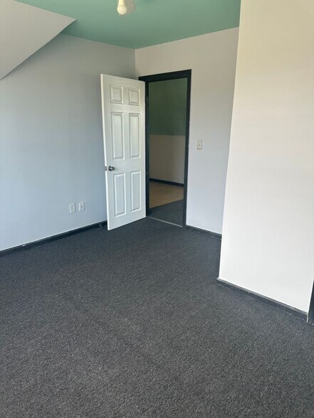 Building Photo - 220-222 Beardsley Street, 3rd floor