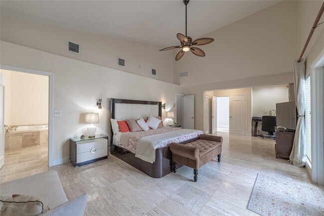 Building Photo - 2519 Barcelona Dr