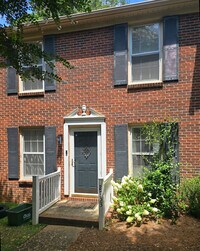 Building Photo - 2733 Crosswinds Dr