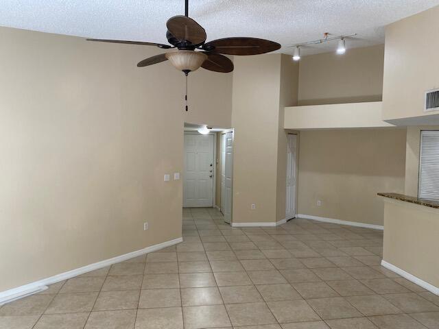 Building Photo - 1700 Crestwood Ct S