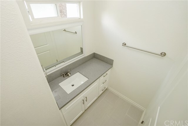 Building Photo - 1229 E 45th St