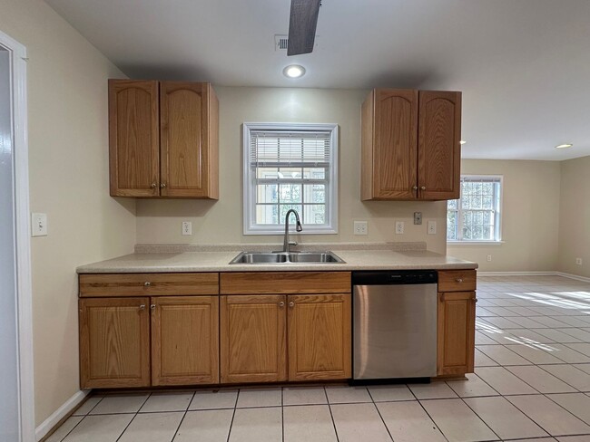 Building Photo - 204 Grandford Pl