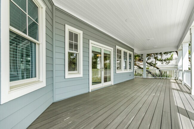 Building Photo - 681 Ocean Palm Way