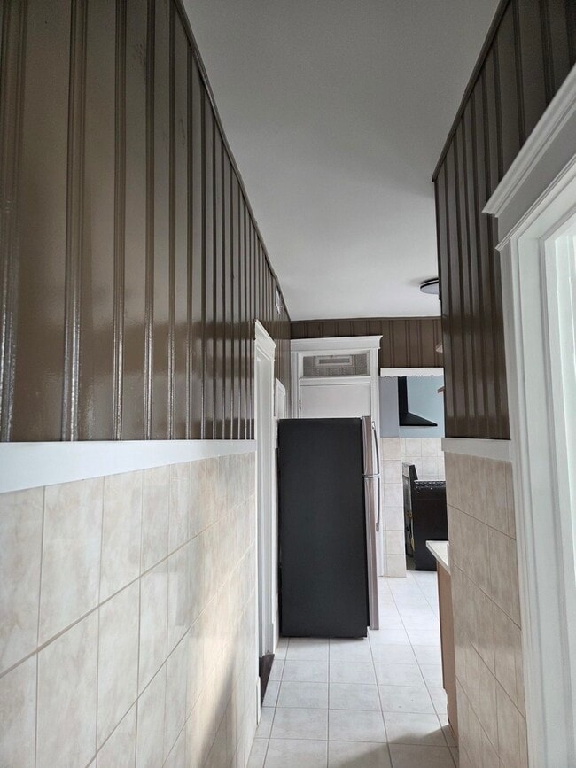 Building Photo - 1425 W 62nd St