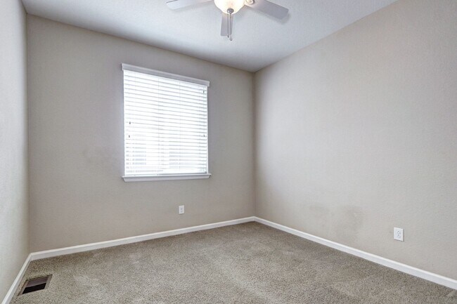 Building Photo - Location! Villages at Castle Rock 3bed/2.5...
