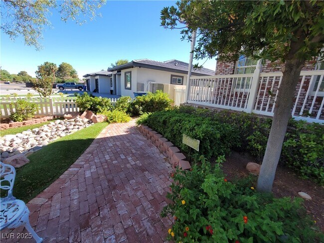 Building Photo - 5110 N Valadez St