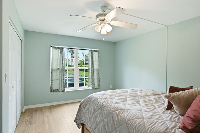 Building Photo - 2453 Egret Blvd