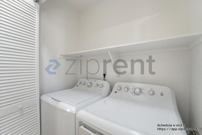 Building Photo - 17216 N Wavyleaf Ave