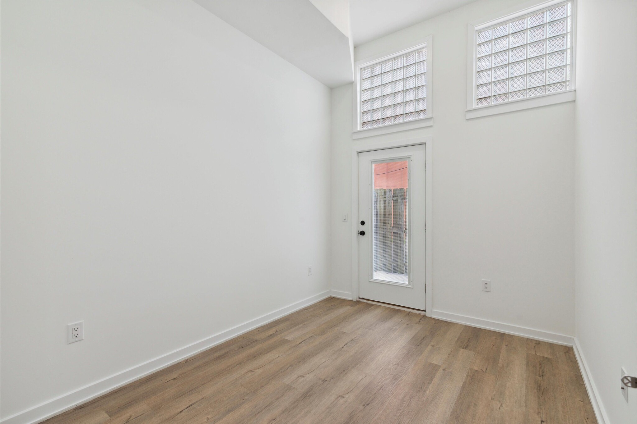 Building Photo - 1535 N Sydenham St