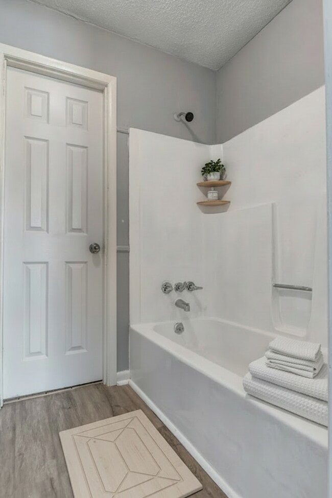 Building Photo - Recently Renovated Units in Decatur, AL