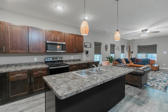 Building Photo - 2811 Q St