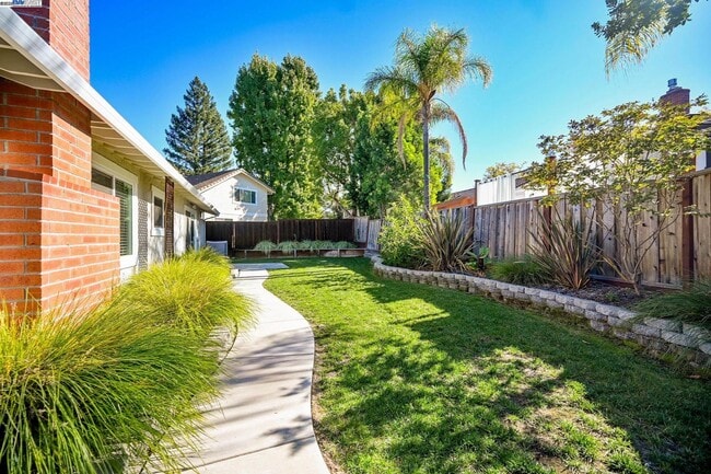 Building Photo - 2270 Bromfield Ct