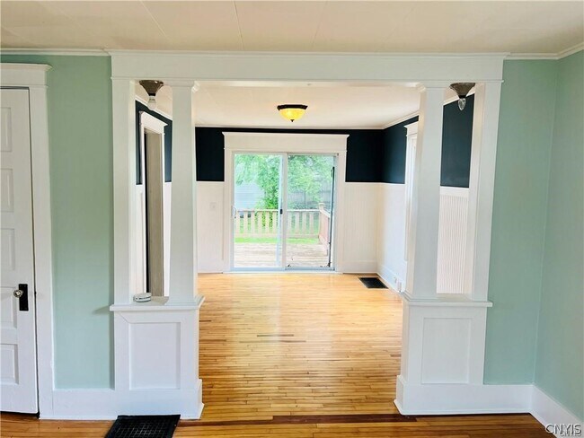 Building Photo - 1005 Gotham St