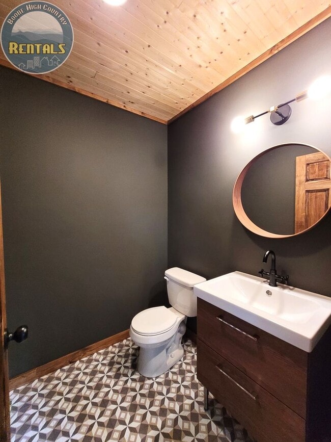 Building Photo - Beautiful 1 Bedroom Home with a Loft