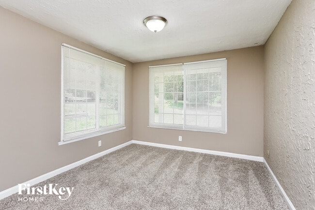 Building Photo - 1830 Jenkee Ave