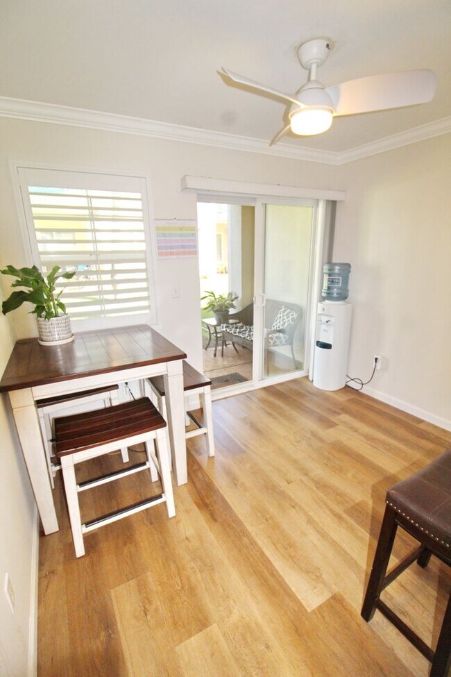 Building Photo - Nicely Remodeled and Completely Unfurnishe...
