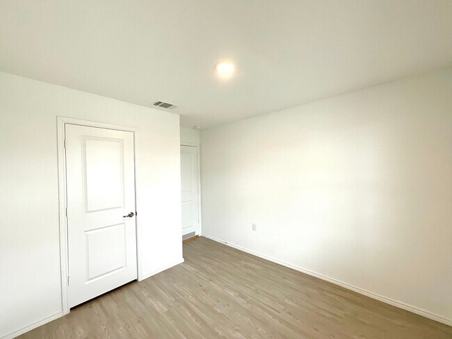 Building Photo - 615 Bean Bnd