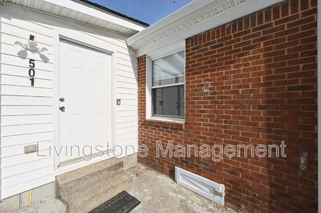 Building Photo - 501 Small St